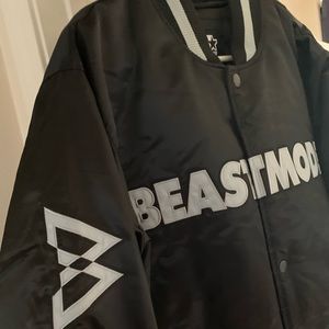 New starter jacket size Large